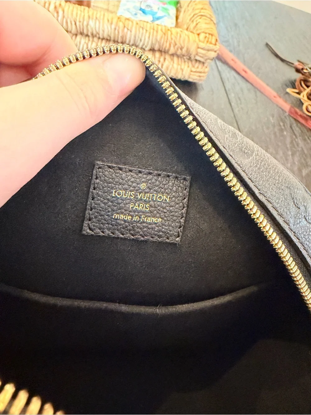 LV Cross Body Empreinte Boite Chapeau Souple MM Black
